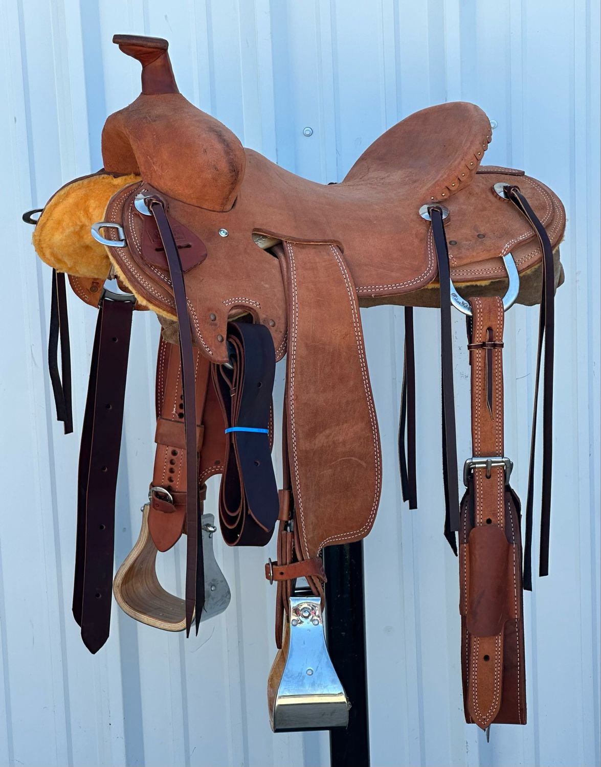 Robert Teskey Strip Down Seat Rig Ranch Roping Saddle with a 15 1/2- inch Rough Out Seat Double Stitch Light Medium Finish