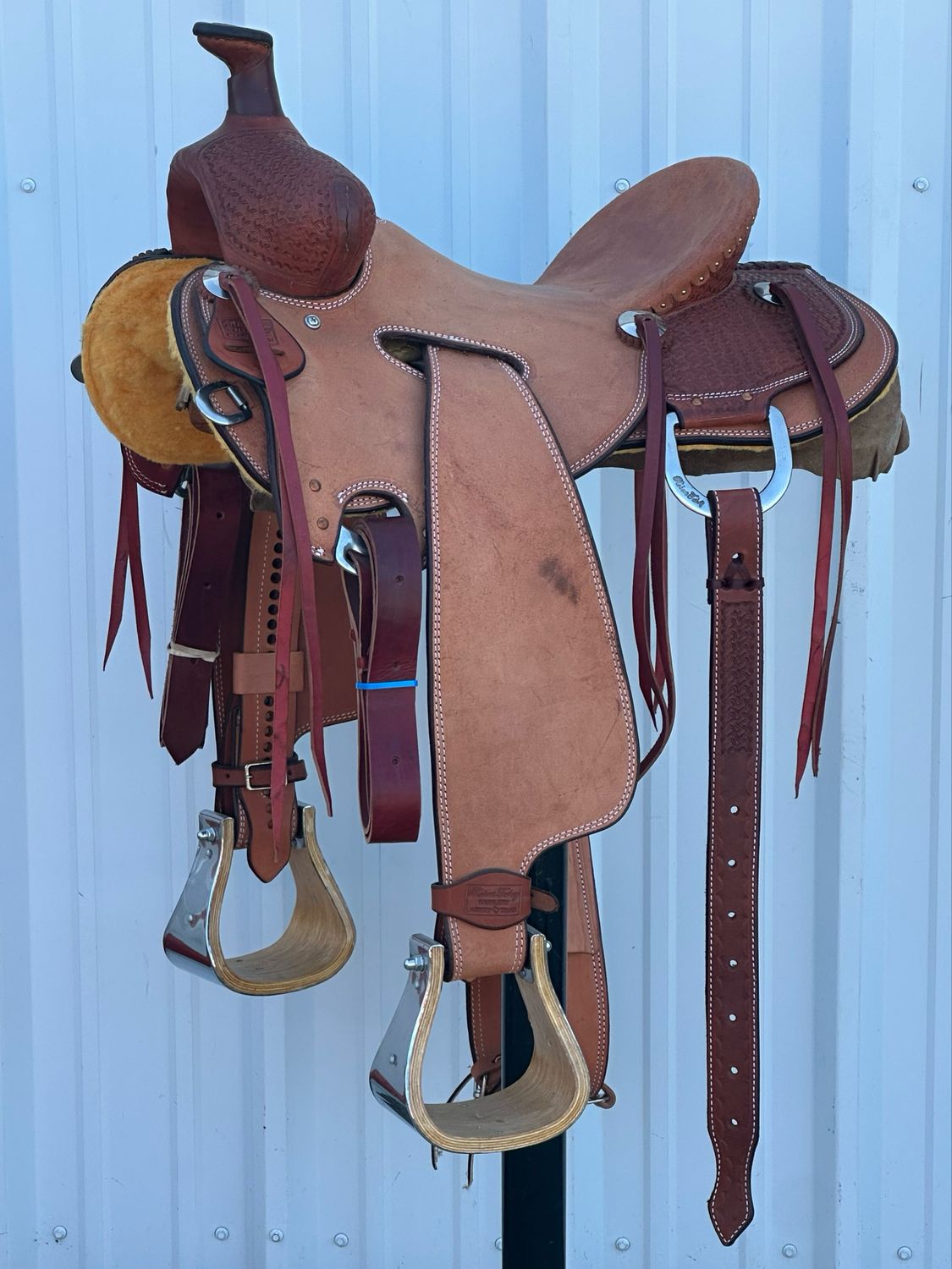 Robert Teskey Strip Down Seat Rig Ranch Roping Saddle with a 15- inch Rough Out Seat Tooled Hourglass Interlace Double Stitch Medium Finish