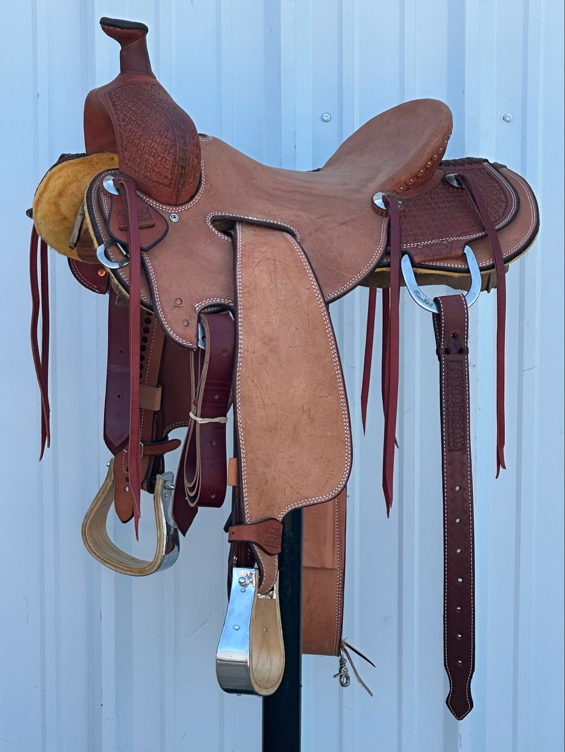 Robert Teskey Strip Down Seat Rig Ranch Roping Saddle with a 16- inch Rough Out Seat Tooled Floral Interlace Double Stitch Medium Dark Finish
