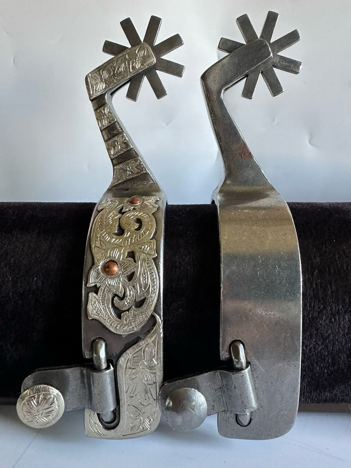 Men’s Western Spurs on a 1- inch Width Polished Steel Band with German Silver Trim and Bars on 2 3/4- inch Length 90 Degree Angled Shanks with 8 Point Rowels 060926
