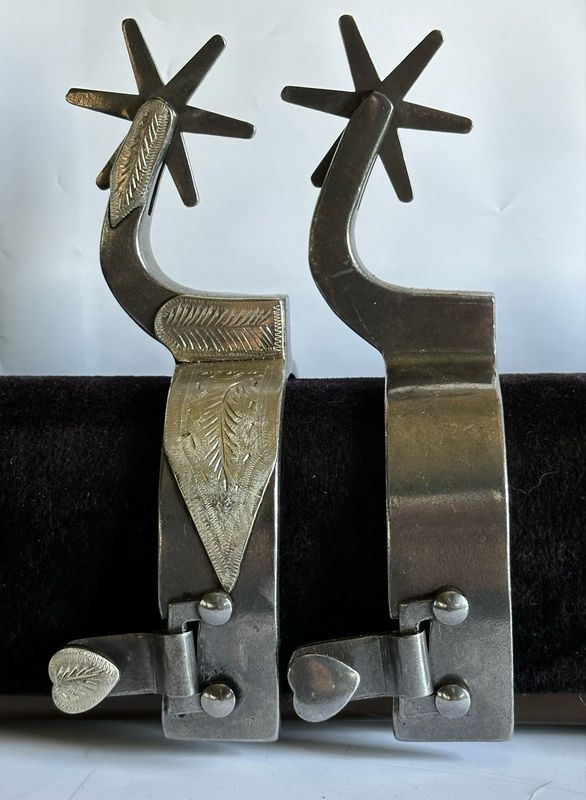 Men’s Western Spurs with s 1 1/4- inch Width Polished Steel Band with GS Trim and 3- inch Length Curved Shanks with GS Trim and 6- Point Rowels 060926