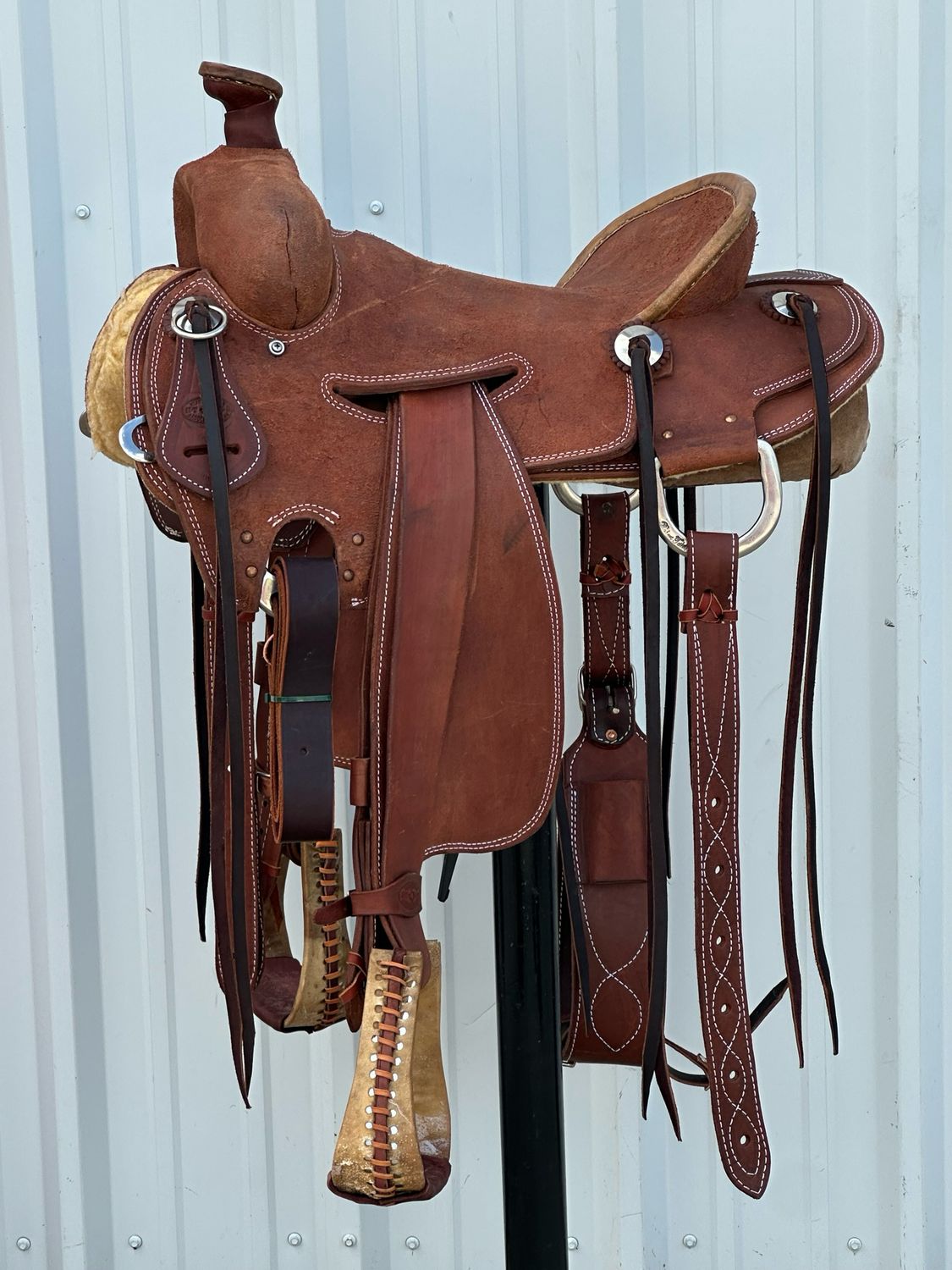 Heart O Texas Strip Down Seat Rig Ranch Roping Saddle with a 15 1/2- inch Rough Out Seat Double Stitch Medium Finish