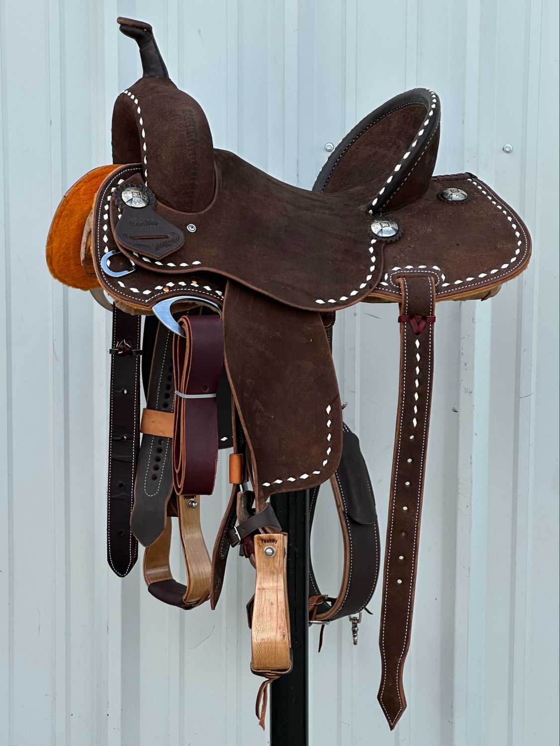 Robert Teskey Elite Barrel Racing Saddle with a 14 1/2- inch Rough Out High Back Seat White Buck Stitch Border Dark Finish