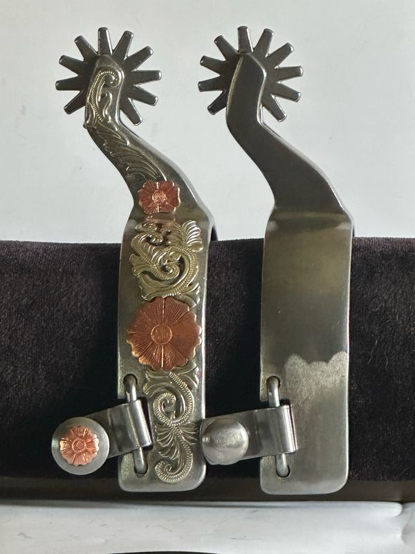 Men’s Western Spurs 1 1/4- inch Width Polished Steel Band with GS &amp; Copper Floral Trim on 2 1/4- inch Length Curved Shanks with 12- Point Rowels