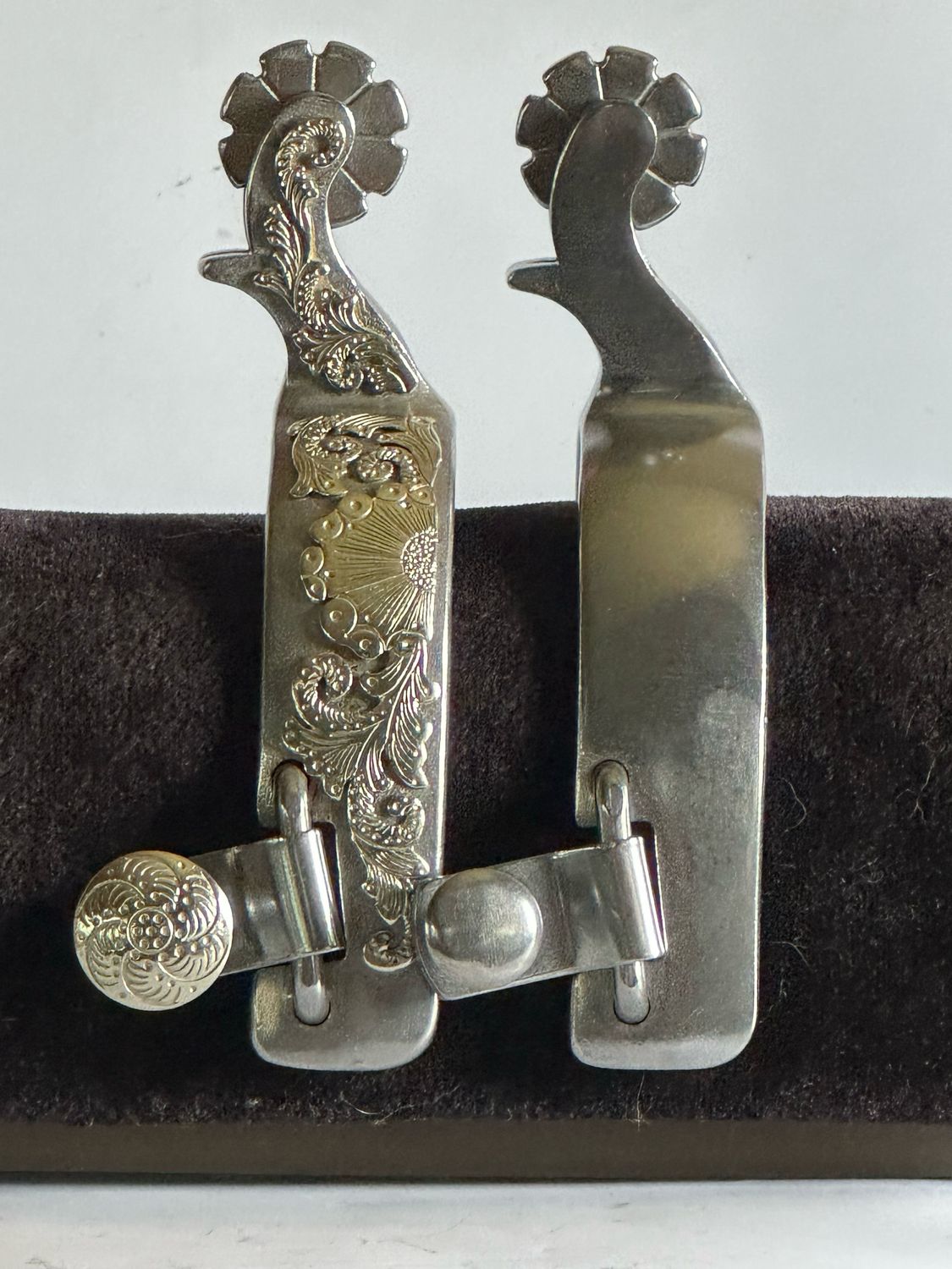 Ladies Western Spurs 1- inch Width Polished Steel Band with Floral GS Trim and 1 1/2- inch Length Curved Shanks and 8- Point Clover Leave Rowels