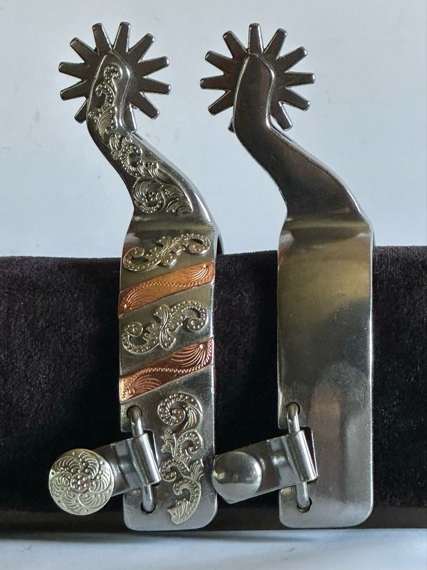 Men’s Western Spurs 1 1/4- inch Width Polished Steel Band with GS Floral Trim &amp; Copper Bars and 2 1/4- inch Length Curved Shanks with 12- Point Rowels