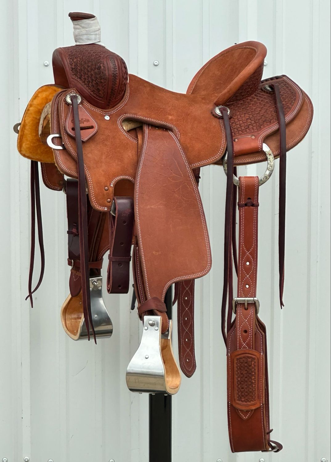 Robert Teskey Elite Tucson Strip Down Seat Rig Ranch Roping Saddle with a 15- inch Rough Out Seat Tooled Interlace Double Stitch Medium Dark Finish