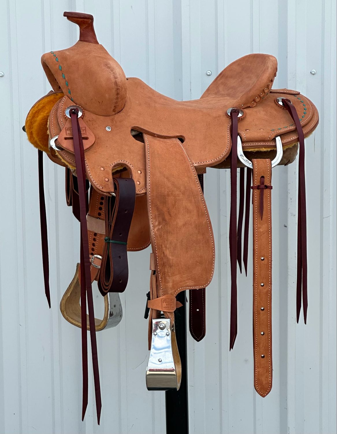 Robert Teskey Super Arizona Strip Down Seat Rig Ranch Roping Saddle with a 16- inch Rough Out Seat Turquoise Buck Stitch Detail Light Finish