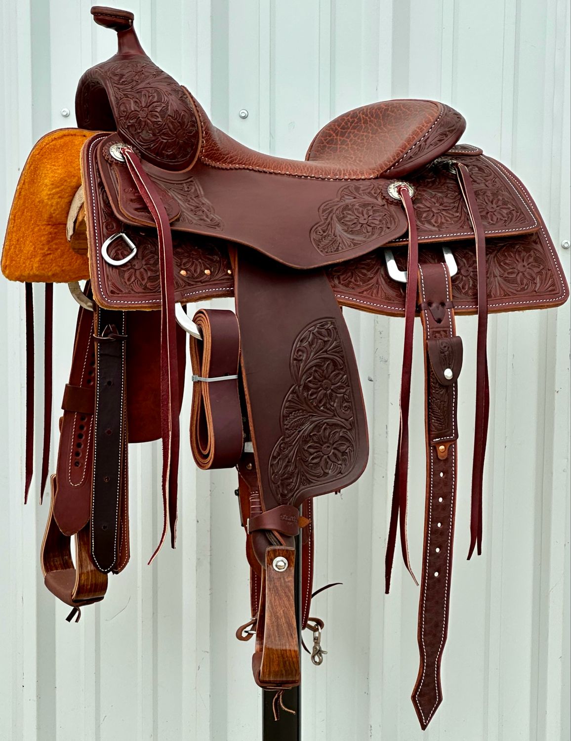 Robert Teskey Elite Reining Saddle with 16- inch Brown Exotic Textured Padded Seat Tooled Floral with Floral Accent D.S. Tree Dark Finish