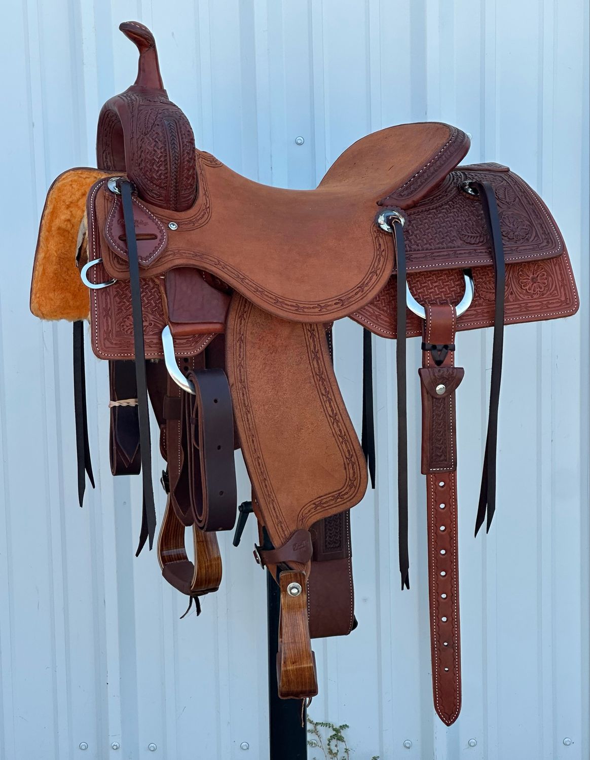 Robert Teskey Elite BW-Tree Cutting Horse Saddle with a 16 1/4- inch Rough Out Seat Tooled Hourglass with Floral Corners with Barbwire Border Medium Dark Finish