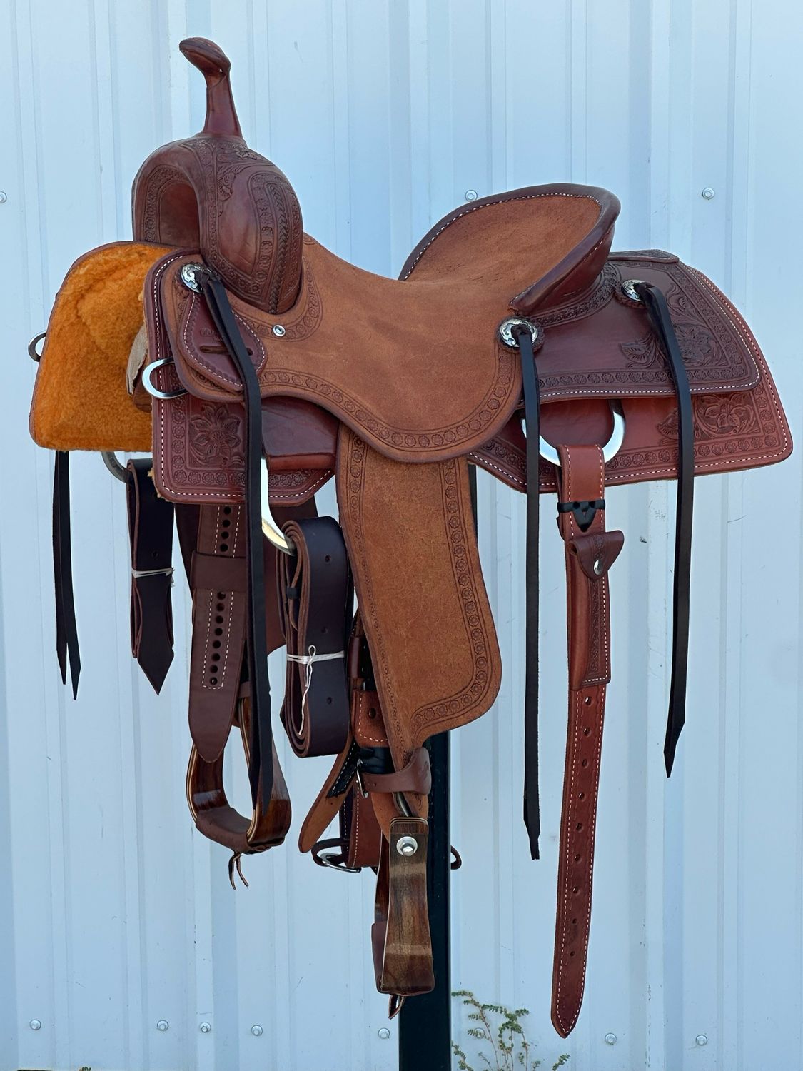 Robert Teskey Elite BW- Tree Cutting Horse Saddle with a 15 1/4- inch Rough Out Seat  Tooled with Floral Detail and Floral Border Medium Dark Finish