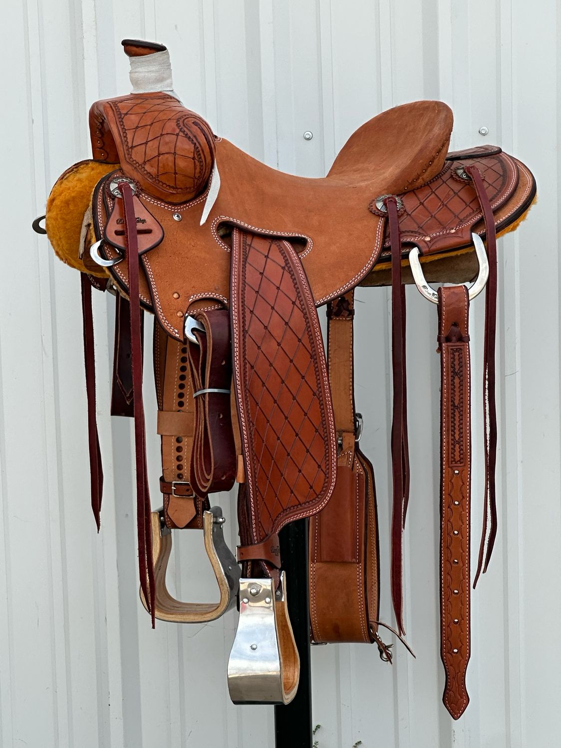 Robert Teskey Elite Tucson Strip Down Seat Rig Ranch Roping Saddle with a 16- inch Rough Out Seat Tooled Diamond with Embossed Border Double Stitch