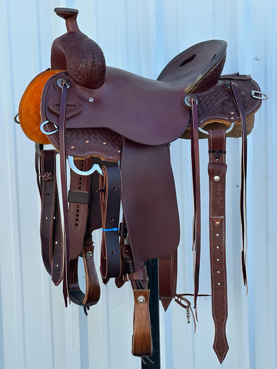 Robert Teskey Elite Mule Saddle with a 15 1/2- inch Slick Out Seat Tooled Interlace with Floral Accent Dark Finish