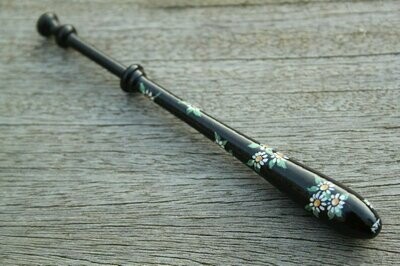 Painted Bayeux Ebony Lace Bobbin - Scattered White Daisies