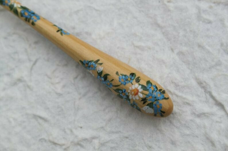 Painted Bayeux Guatambu Lace Bobbin - Spiral of Daisies and Forget-me-nots