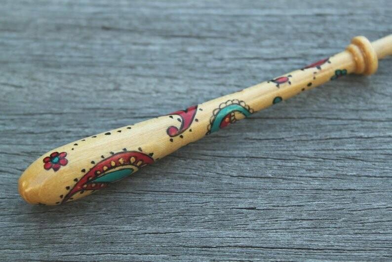 Painted Bayeux Guatambu Lace Bobbin - Paisley design