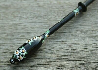 Painted Bruge Ebony Lace Bobbin - Bunch of White Daisies
