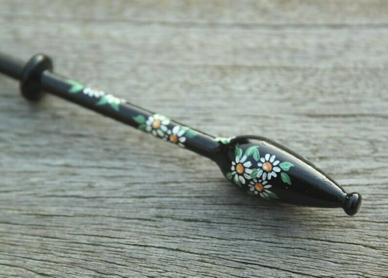 Painted Flanders Ebony Lace Bobbin - Bunches of White Daisies