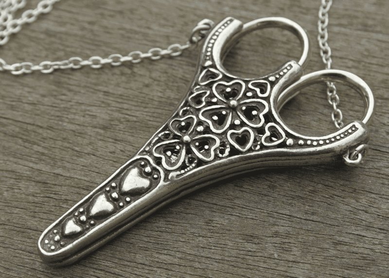 Scissors - Filligree Hearts Design Chatelaine Case & Etui scissors for Lacemaking and Embroidery