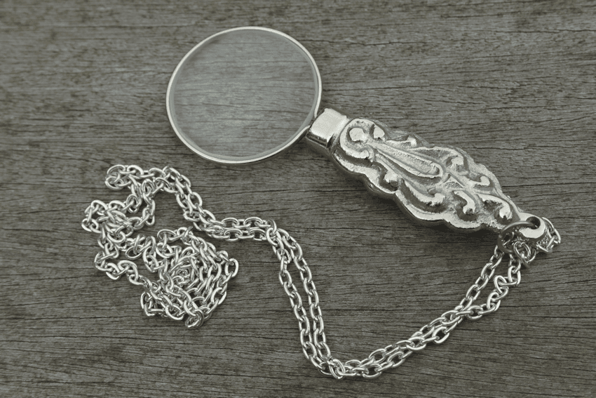 Magnifying Lens On Chain - Victorian Style (LPA) Magnifying Lens On Chain - Victorian Style (LPA)