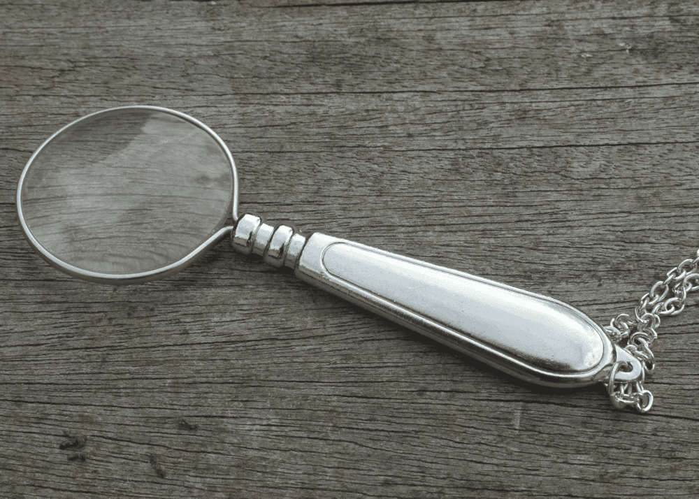 Magnifying Lens On Chain - (LPE) Magnifying Lens On Chain - (LPE)
