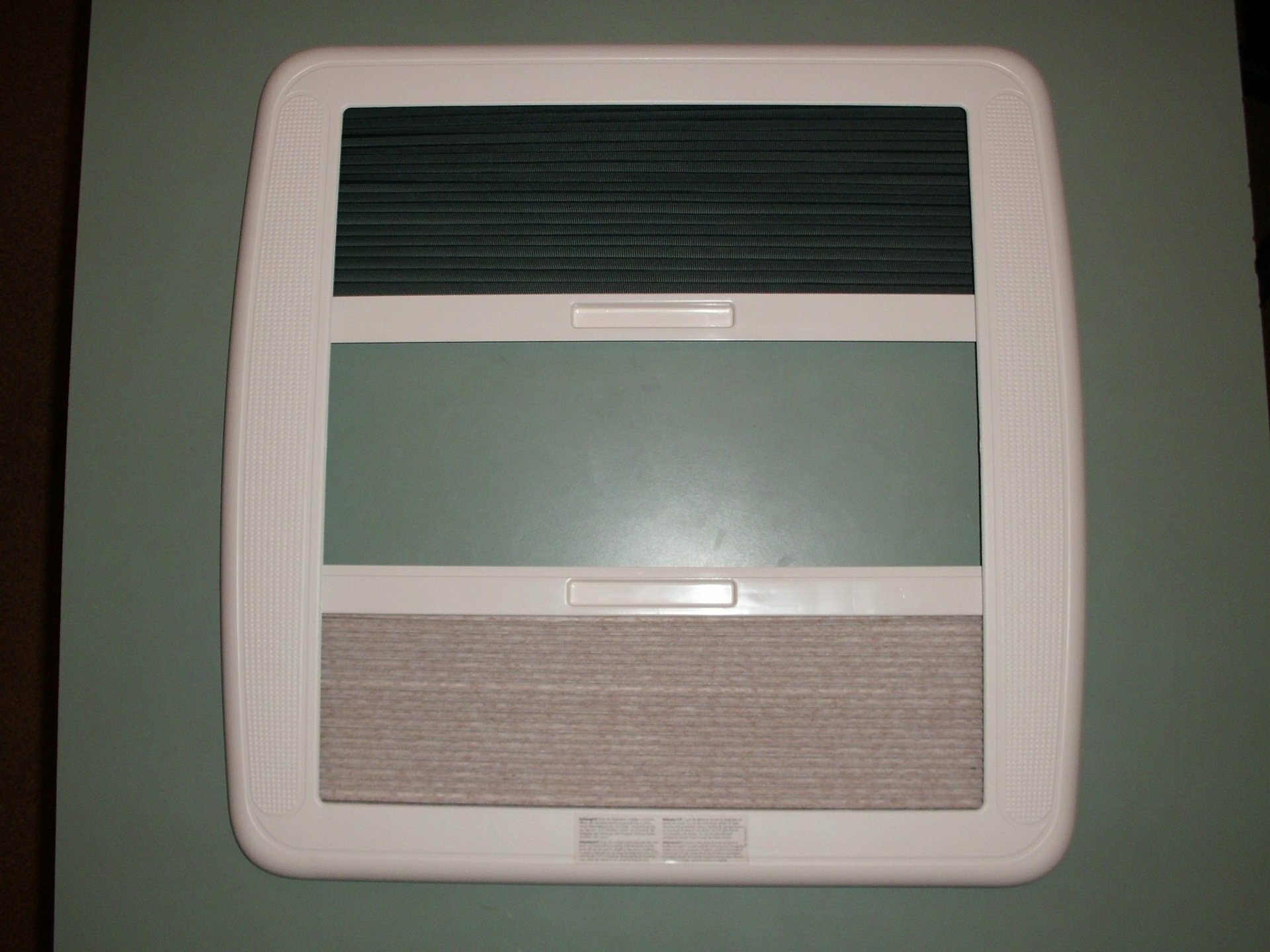 Cornice interna completa di oscurante e zanzariera per obl� Mini Heki camper