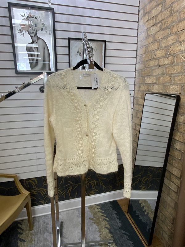 Women Cream Sweater Reg $ 40.00