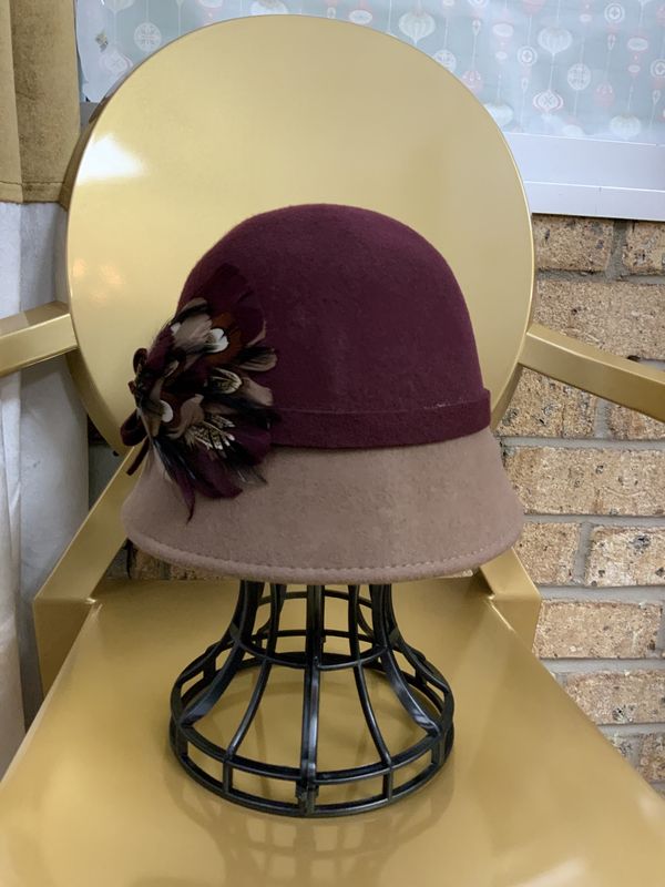 Hat wine color with taupe bib with flower