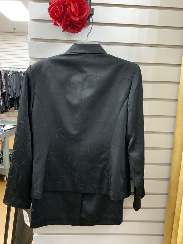 Suit 2 pcs Black with silver detail Jacket and matching Skirt Size 10