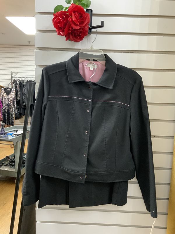 Suit 2 pcs Gray with pink Stretching Jacket and short Skirt Size 8