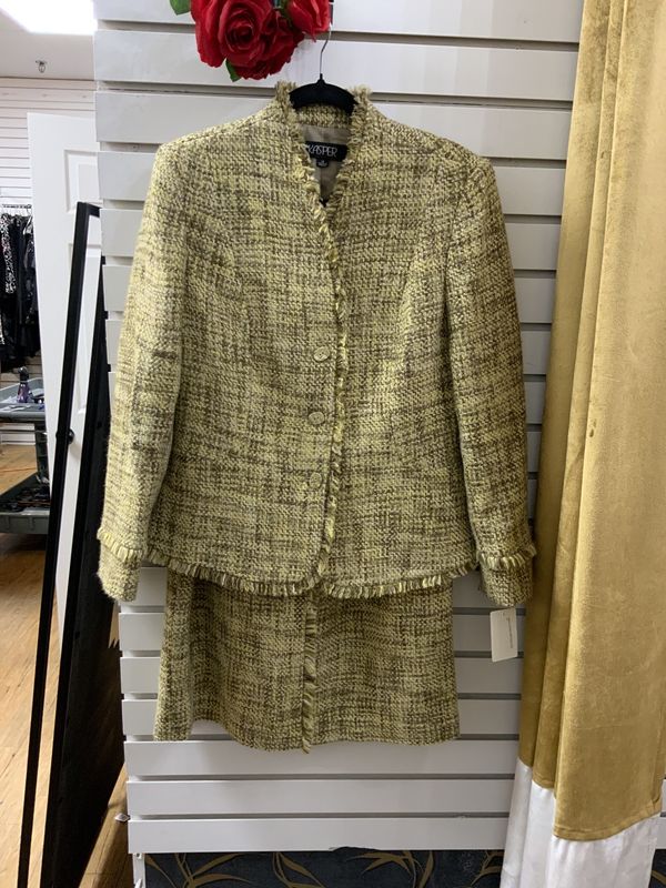 Suit 2 pcs Olive Green and Cream Tweed Jacket and Skirt with Fringes Size 12