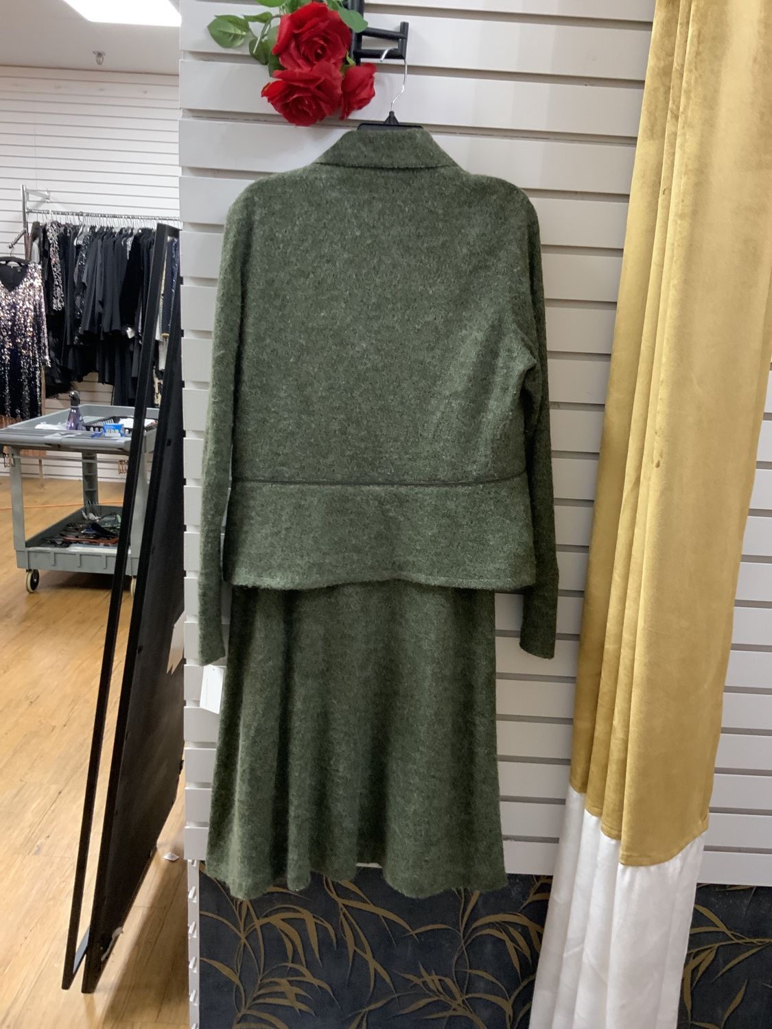 Suit 2 Pcs. Olive Green 100% Wool Jacket  and Long Skirt  Size Large
