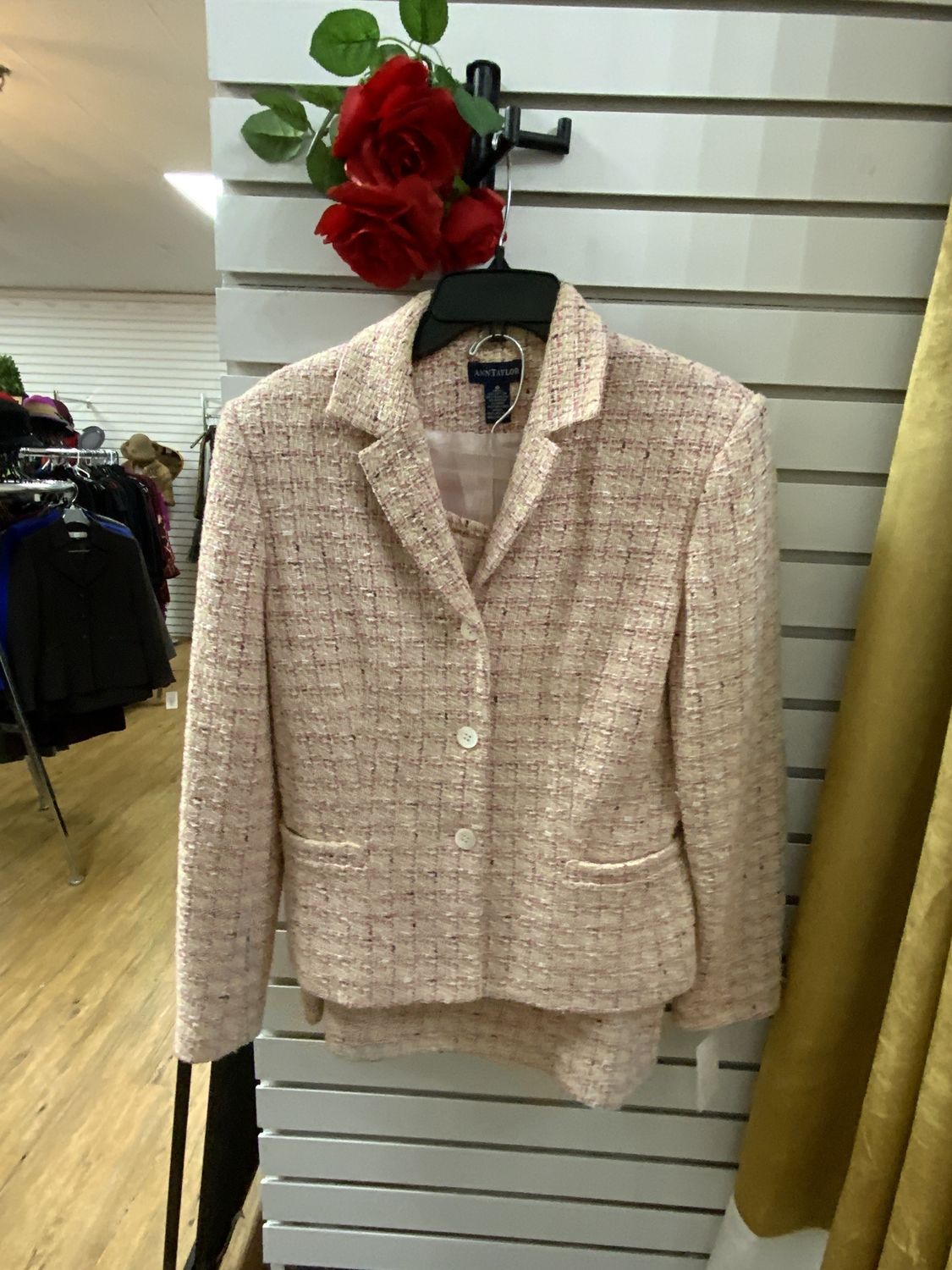 Suit 2 Pcs Pink and Cream Tweed Jacket and Skirt Size 10