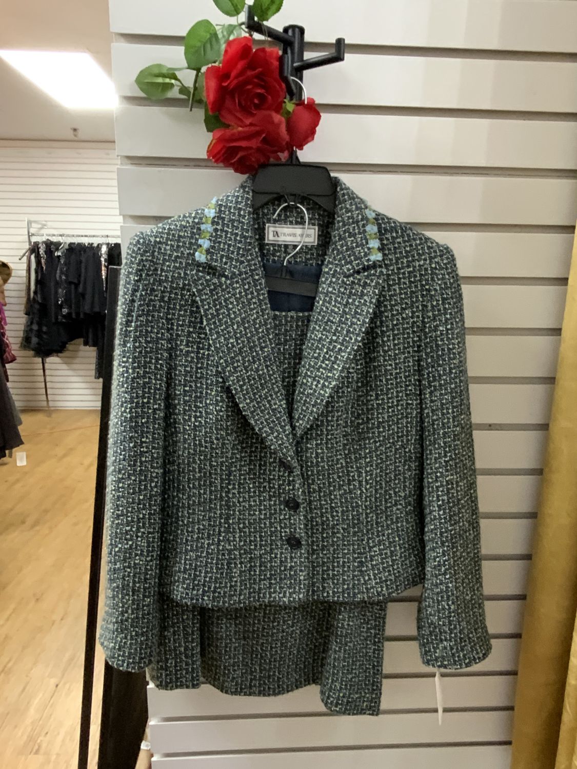 Suit 2 Pcs Green and Lilac Tweed Jacket with Flowers Trim with Skirt Size 10