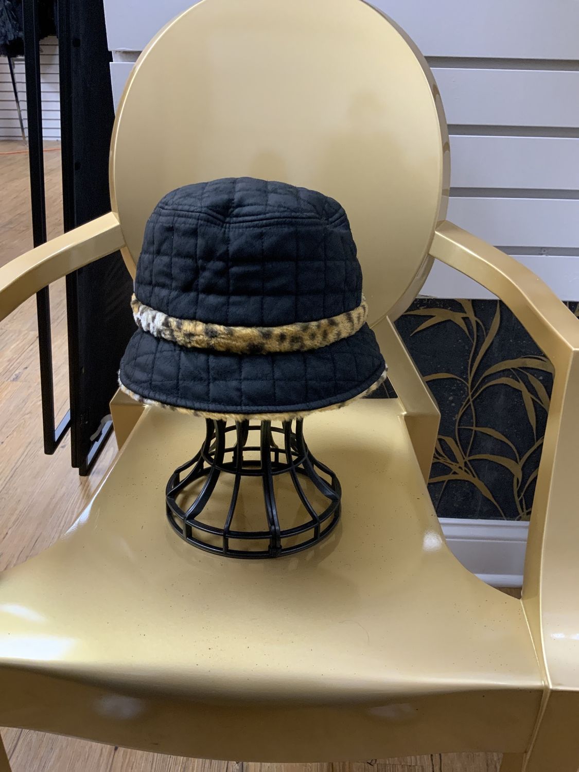 Hat Tiger print and Black Reversible  Bucket