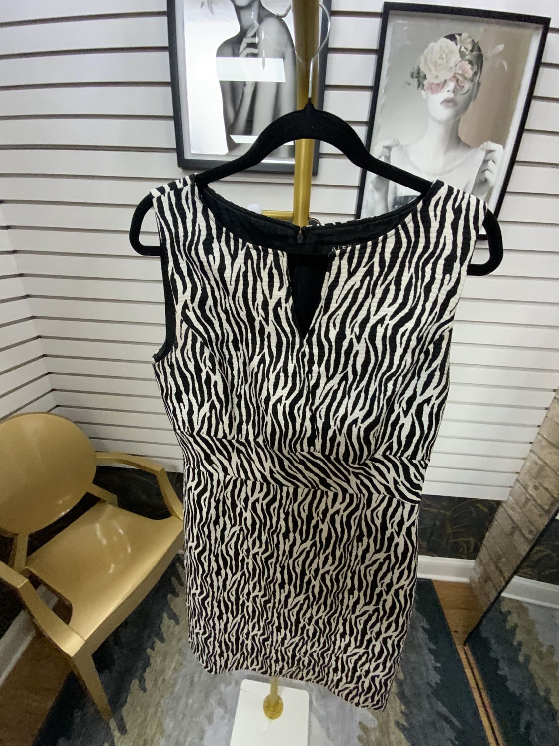 Woman Black and White Zebra Print Size 12