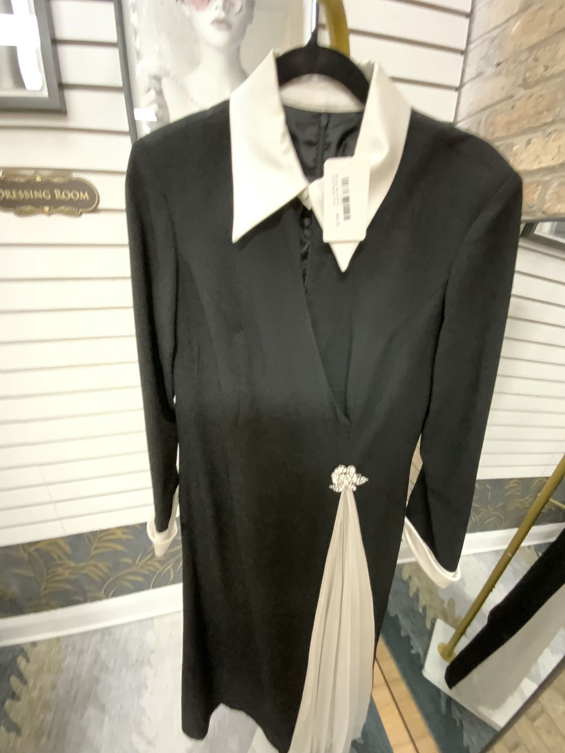 Women Black/White Front Pleated Gown Size 14
