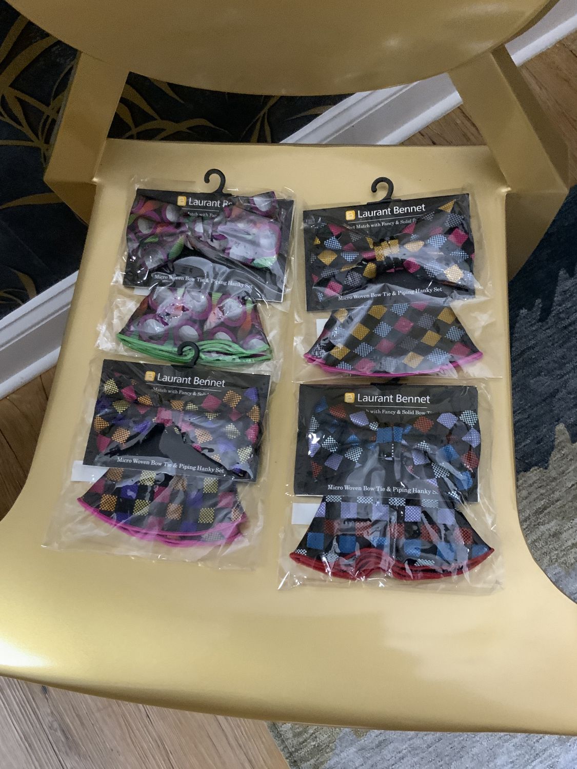 Men's Checkered Pattern Banded Bow Tie and Matching Hanky Pocket Round Set