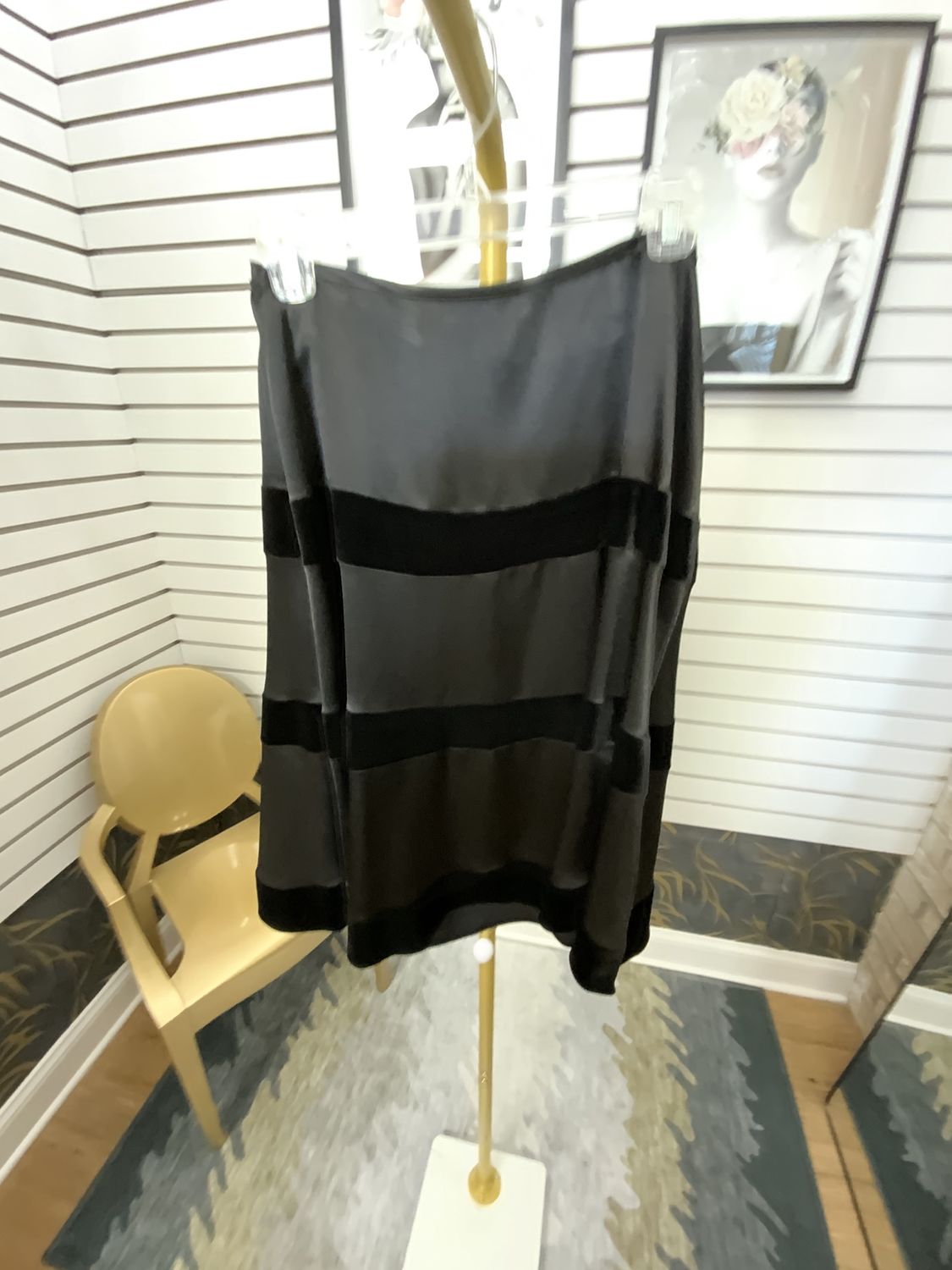 Women Black Satin/Velvet Skirt Size 10