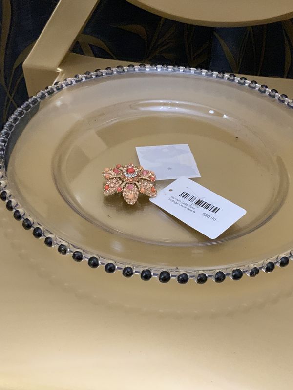 Woman Gold Tone Vintage Coral Beads Brooch Pin