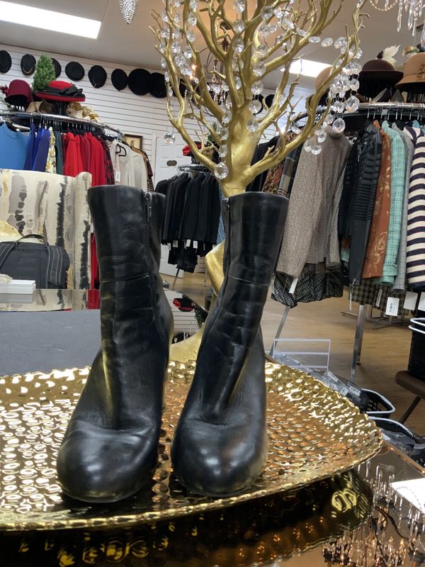 Woman Shoes Bootie Black Boots with Brown Round Heel Size 8.5