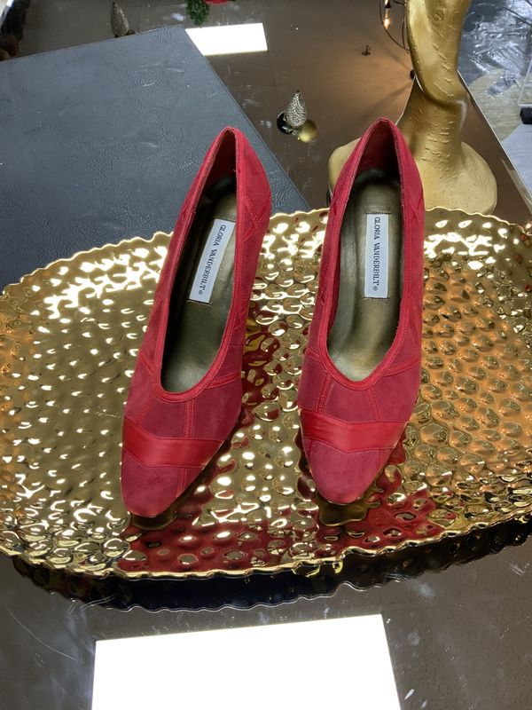 Woman Shoes Red Sedue Low Pump with Satin Trim Size 8 1/2