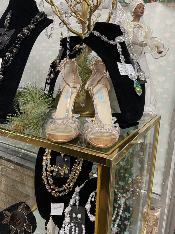 Woman Shoes Tee Strappy Dress Rose Gold with Crystals Sandals Size 9M