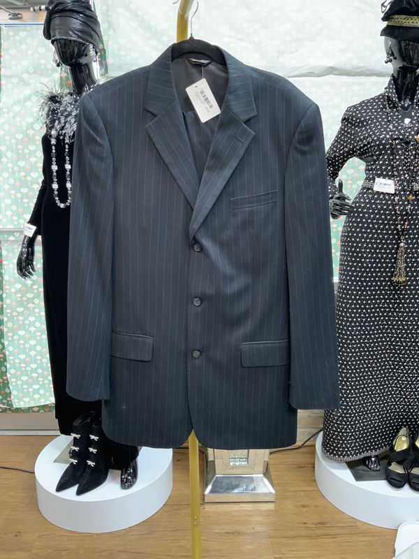 Men 2 Pcs Suir Black Pin Strip with Whit Strips Size 40?