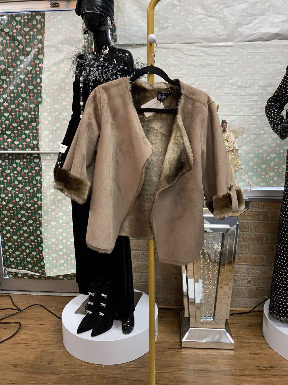 Woman Beige and Light Brown Suede and Faux Fur Lined 3/4 Length Sleeves  Size Large