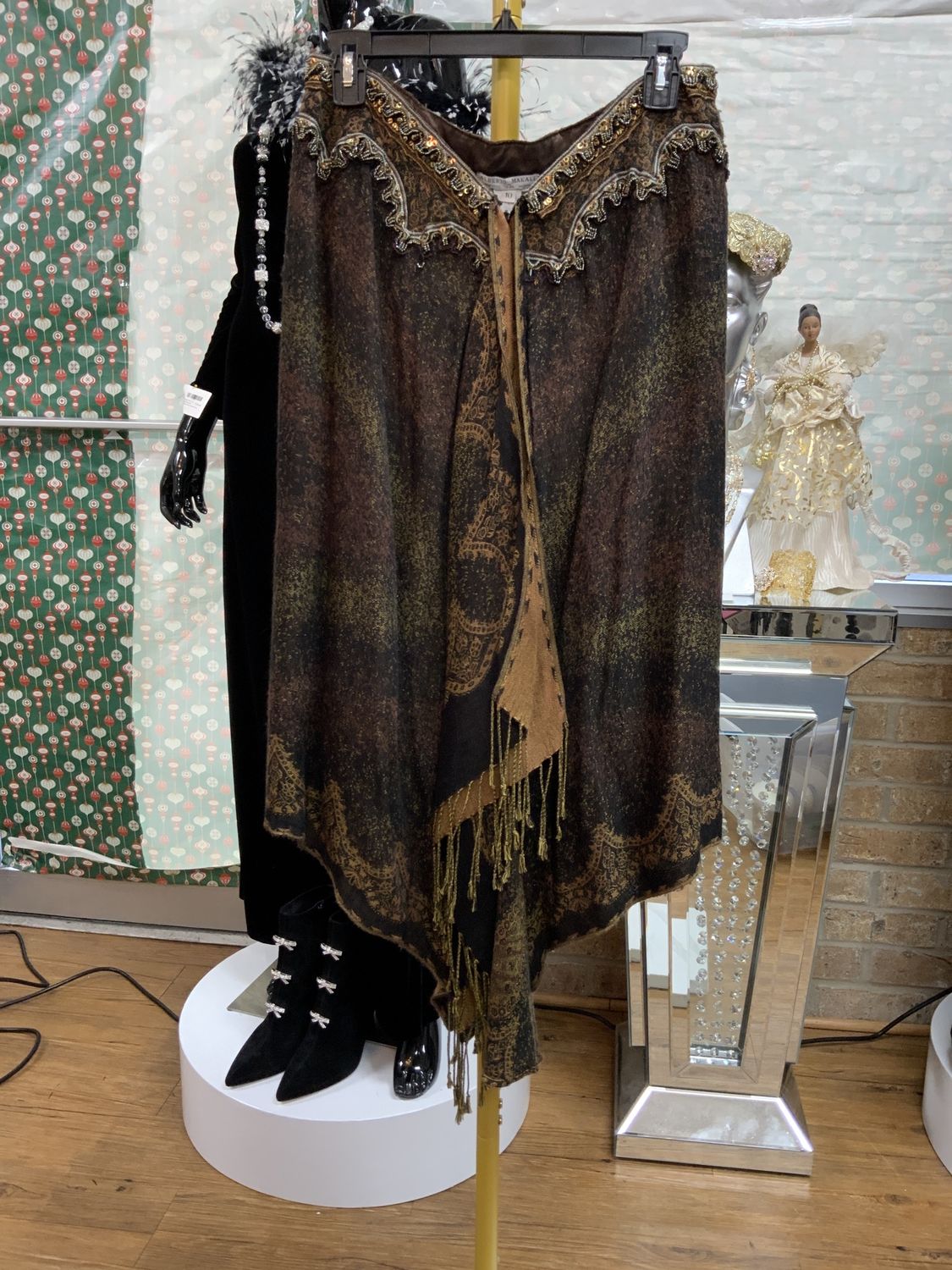 Woman Brown and Black Paisley Shawl Skirt Size 10