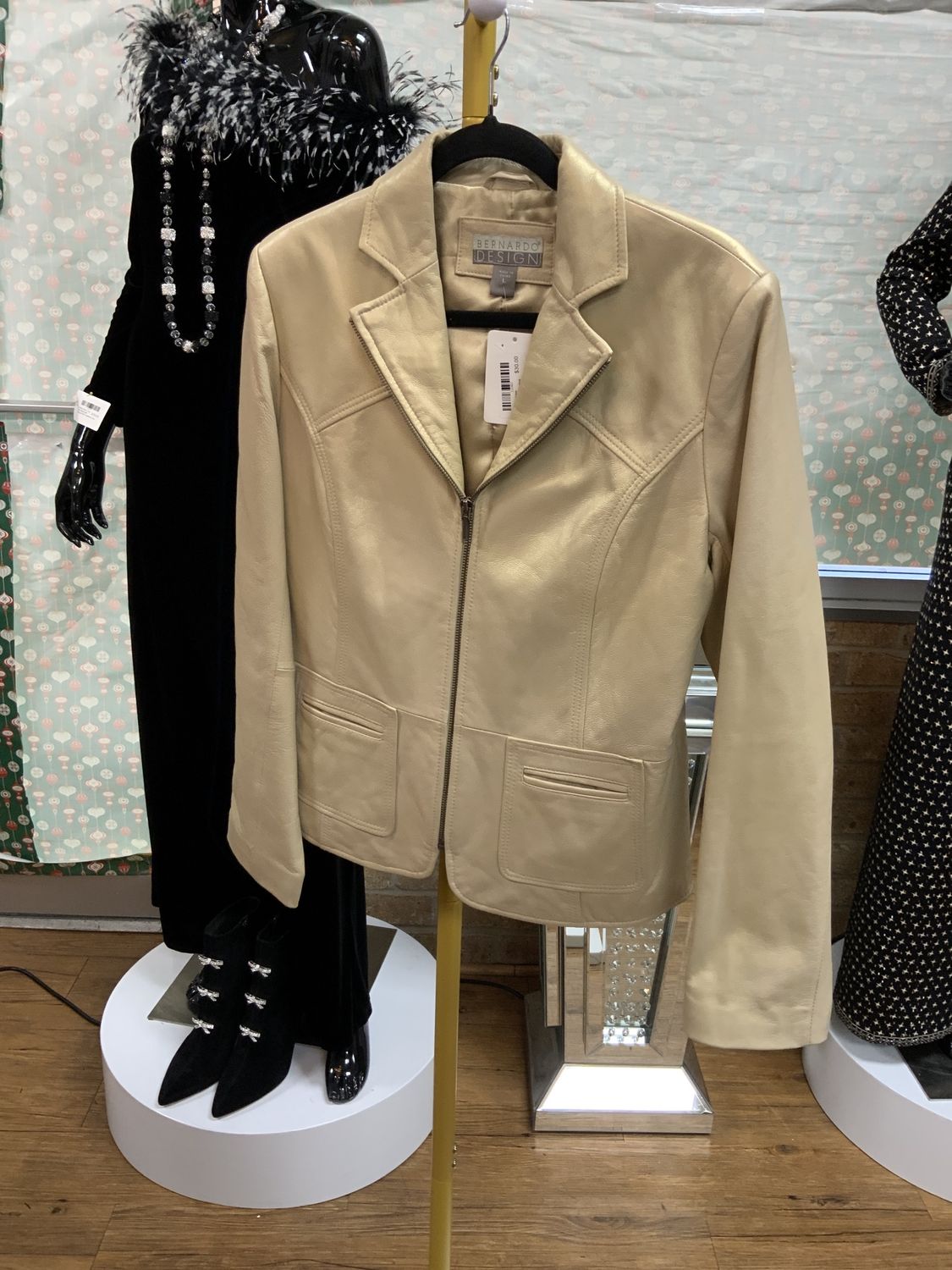 Woman Cream Leather Zipper Jacket Size Large