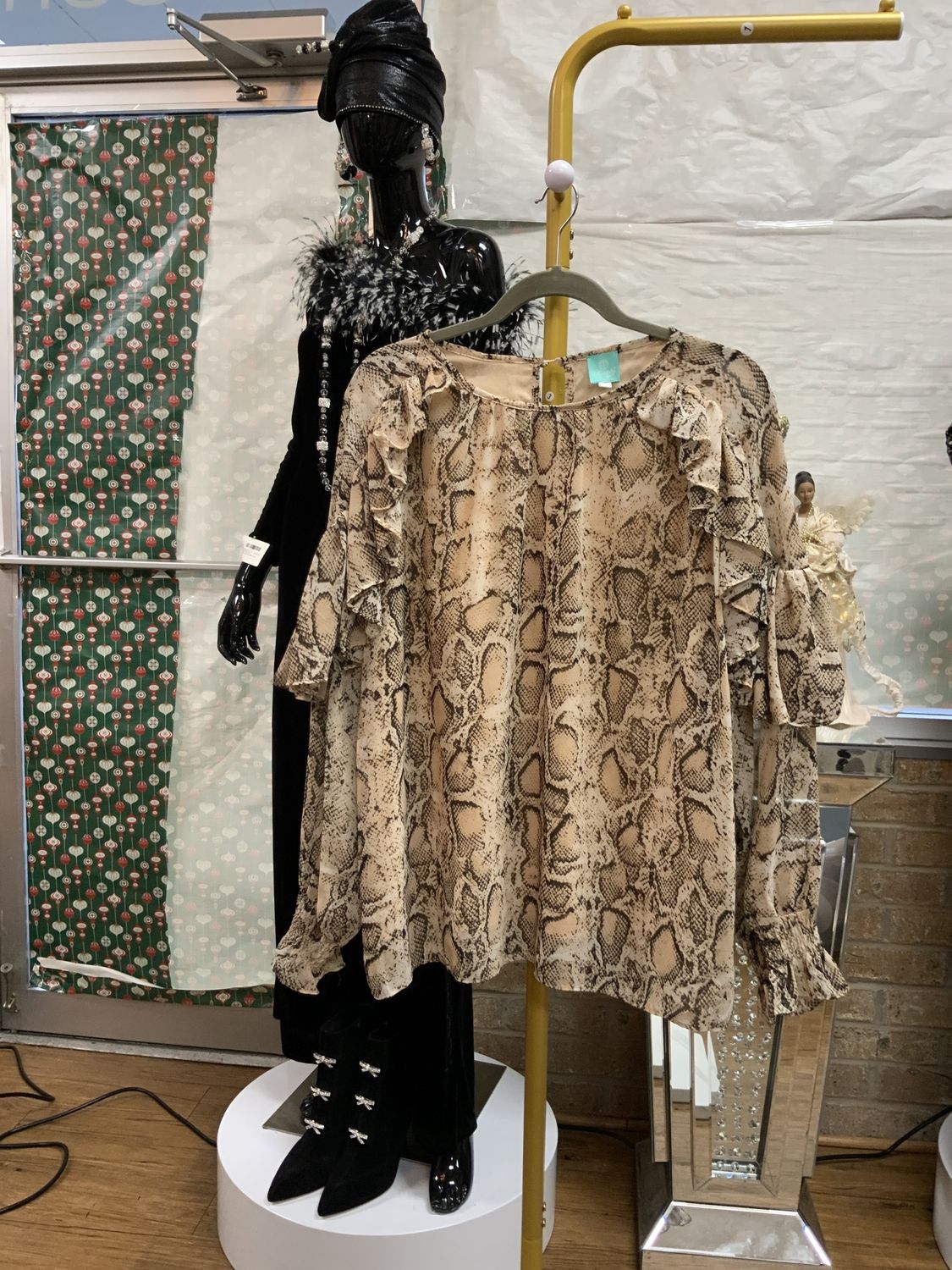 Woman Blouse Animal Print with Ruffle Sleeves Browns and Cream Size Large