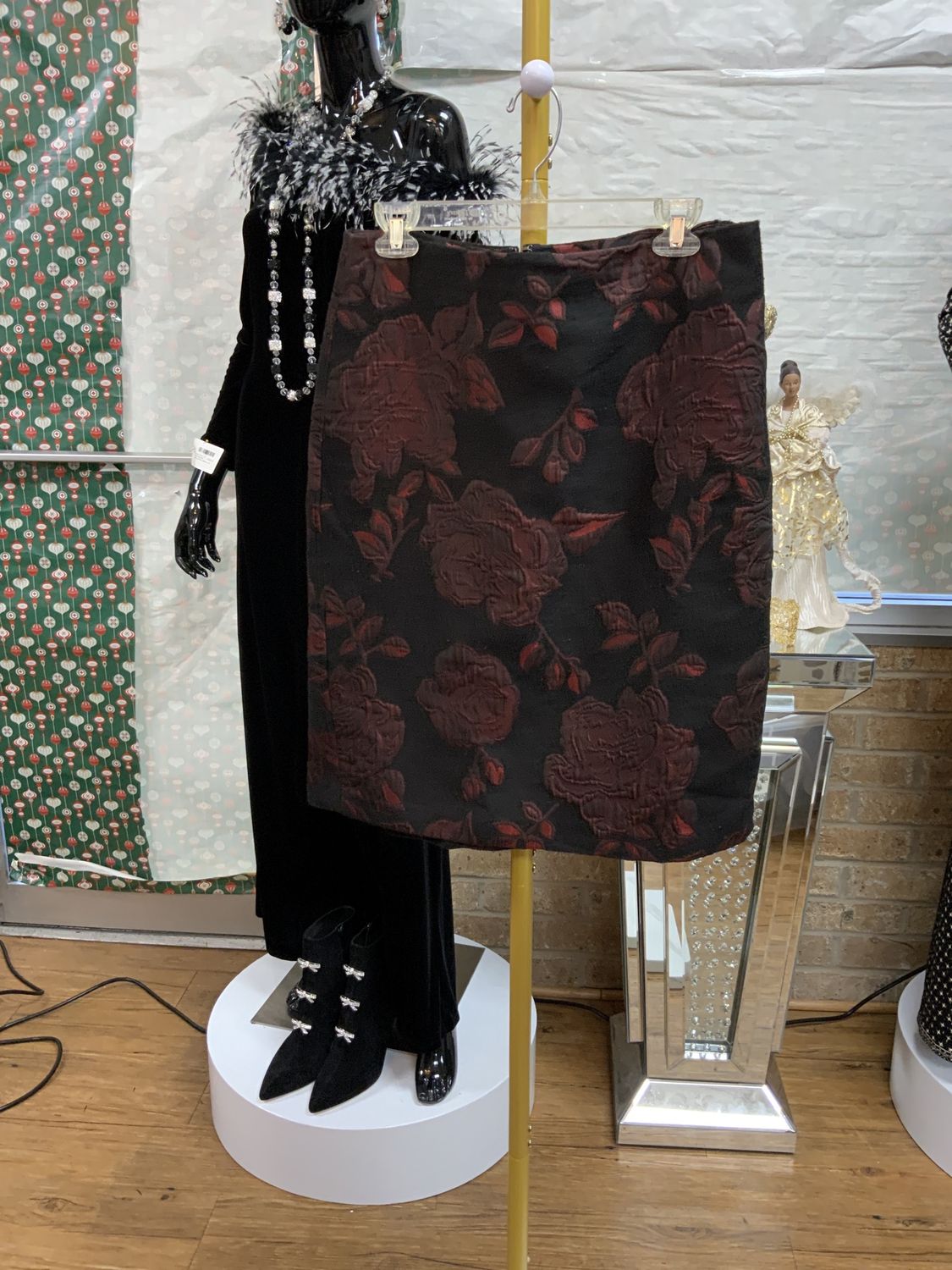 Woman Burgundy Floral Jacquard fit Flare Skirt Size 10