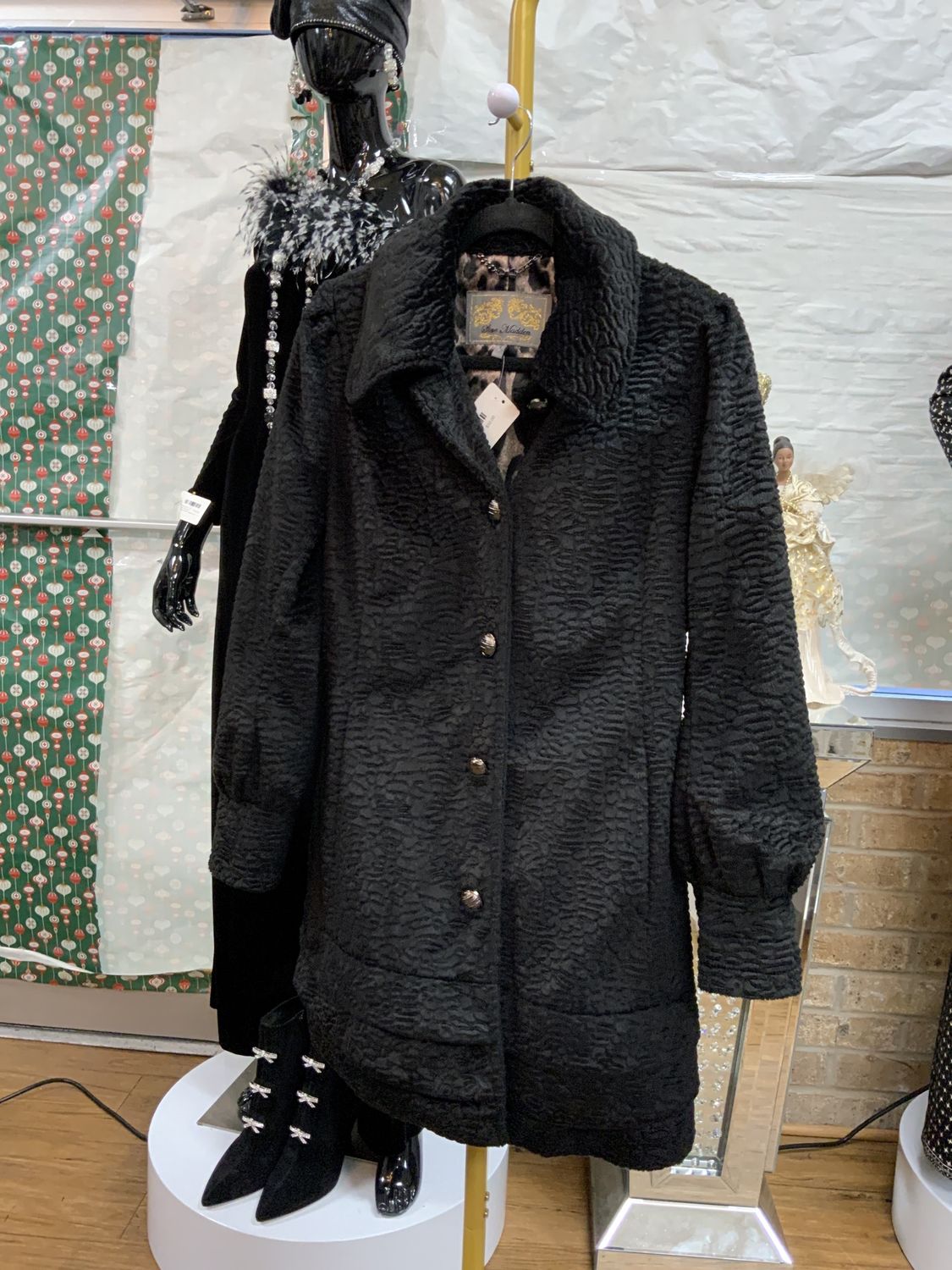 Woman Black Textured Exterior and Leopard Print Lining Coat Size Med